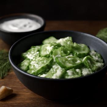 Concombre Frais aux Herbes et Yaourt Grec Léger