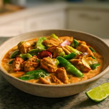 Curry de Tempeh aux Pois Cassés et Lait de Coco