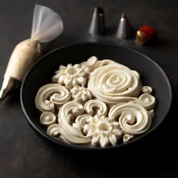 Pochage Avancé du Glaçage Royal : Fleurs et Volutes