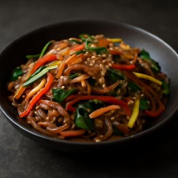 Japchae Végétarien aux Légumes Sautés