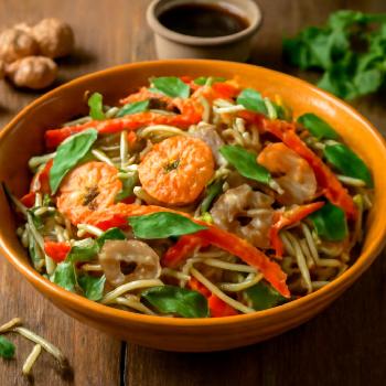 Sauté de Nouilles de Verre aux Crevettes et Légumes Croquants