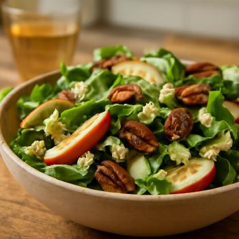 Salade d'Automne aux Pommes, Noix et Vinaigrette au Miel