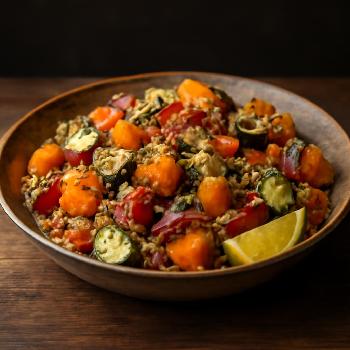 Salade tiède de quinoa aux légumes rôtis et vinaigrette au citron